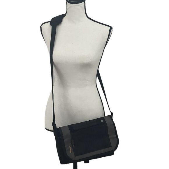 Targus CityGear Laptop Messenger Shoulder Bag Black Nylon Travel Utility Durable - Picture 6 of 13